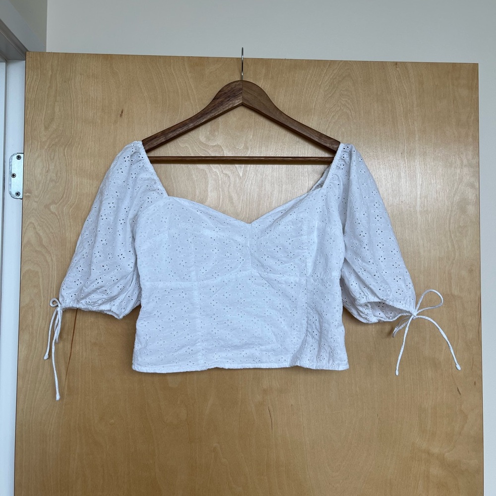 Abercrombie & Fitch white eyelet lace puffy sleeves crop top